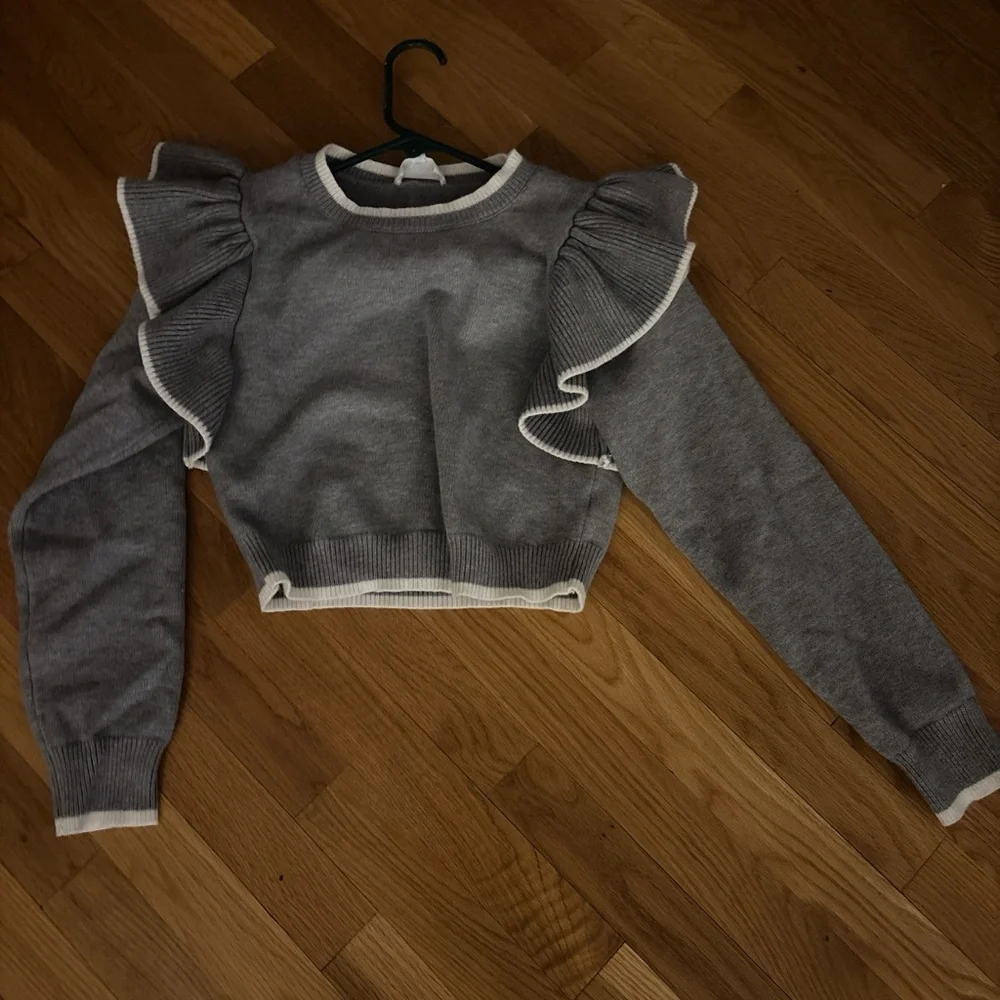 Chic Gray Ruffle Sweater - Picture 2 of 4